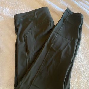 Lululemon workout leggings.
